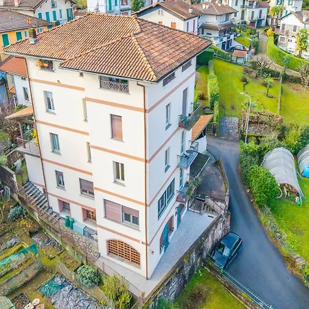 La Caravella: Stresa Lake & Islands View Balcony - Happy Rentals