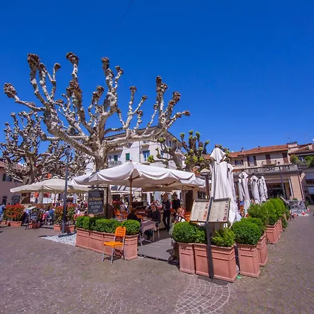 La Caravella: & Islands View Balcony - Happy Appartement Stresa
