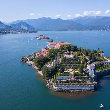 La Caravella: Stresa Lake & Islands View Balcony - Happy Rentals