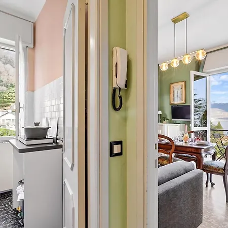 La Caravella: & Islands View Balcony - Happy Appartement Stresa