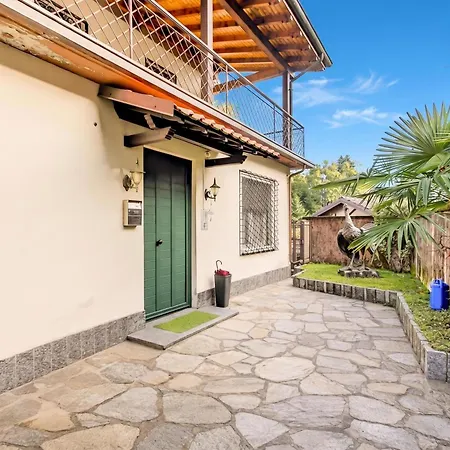 La Caravella: & Islands View Balcony - Happy Appartement Stresa